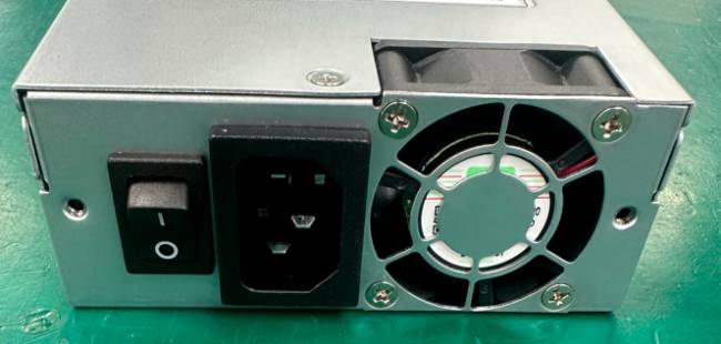 Серверный блок питания Qdion Model PSR1-0600-C — для бизнеса и офиса Серверный блок питания Qdion Model PSR1-0600-C — для бизнеса и офиса