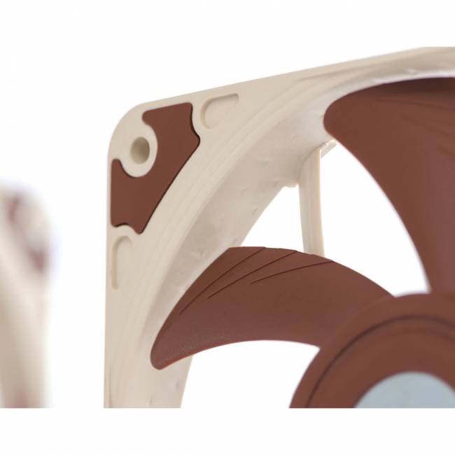 Кулер для корпуса Noctua NF-A12x15 FLX — для бизнеса и офиса Кулер для корпуса Noctua NF-A12x15 FLX — для бизнеса и офиса