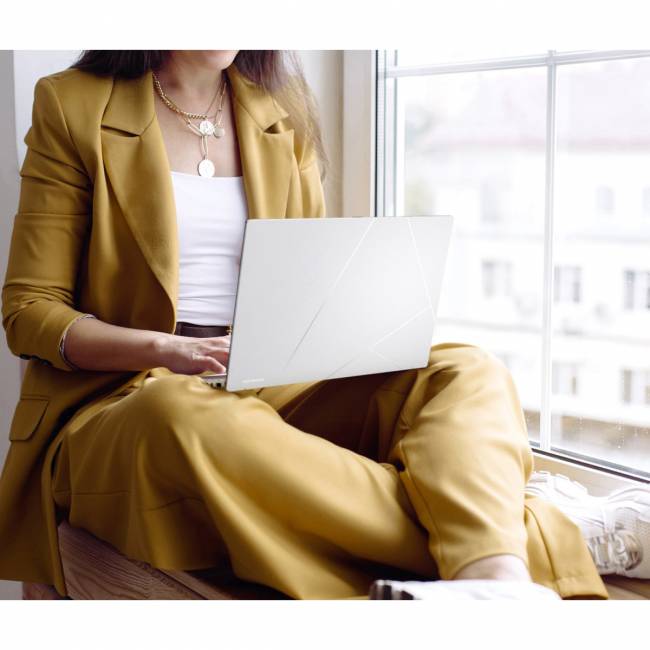 Ноутбук ASUS Zenbook 14 UX3405CA-QL573 (90NB14W4-M00UF0) — для бизнеса и офиса Ноутбук ASUS Zenbook 14 UX3405CA-QL573 (90NB14W4-M00UF0) — для бизнеса и офиса