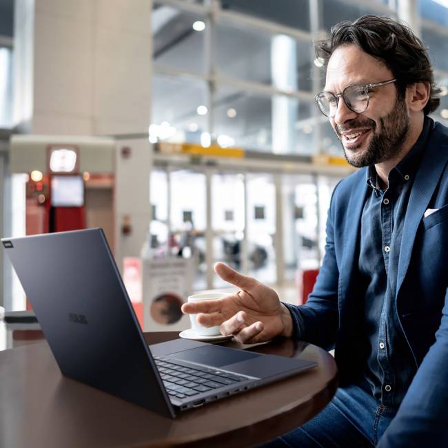 Ноутбук ASUS ExpertBook B9 B9403CVAR-PP1795 (90NX05W1-M02WF0) — для бизнеса и офиса Ноутбук ASUS ExpertBook B9 B9403CVAR-PP1795 (90NX05W1-M02WF0) — для бизнеса и офиса