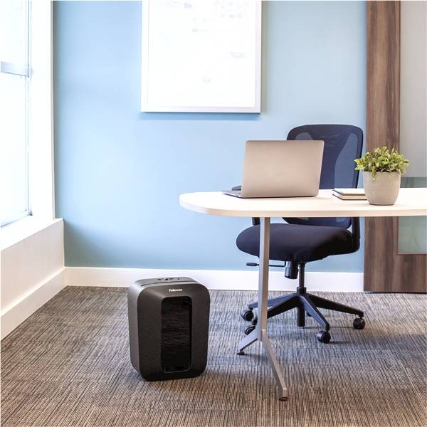Шредер Fellowes® Powershred® LX50, DIN P-4, 4х37мм, 9лст., 17 лтр., уничт.: скрепки,скобы,карты Fellowes FS-44060 — для бизнеса и офиса Шредер Fellowes® Powershred® LX50, DIN P-4, 4х37мм, 9лст., 17 лтр., уничт.: скрепки,скобы,карты Fellowes FS-44060 — для бизнеса и офиса