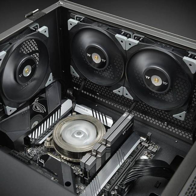 Вентилятор для корпуса Thermaltake CL-F082-PL12BL-A — для бизнеса и офиса Вентилятор для корпуса Thermaltake CL-F082-PL12BL-A — для бизнеса и офиса