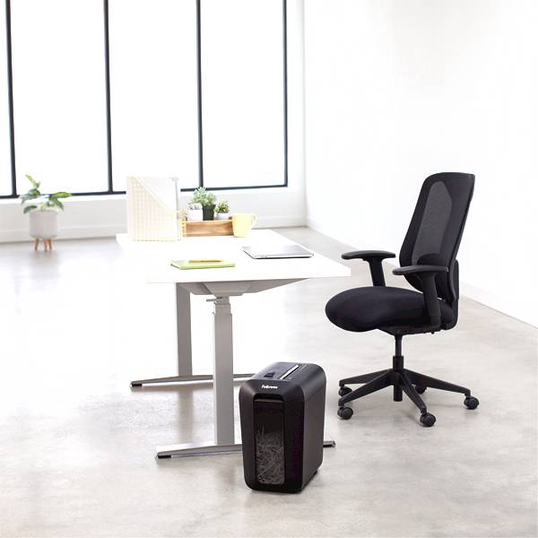 Шредер Fellowes® Powershred® LX65, DIN P-4, 4х40мм, 10лст., 22 лтр., SafeSense™, шт Fellowes Powershred LX65 — для бизнеса и офиса Шредер Fellowes® Powershred® LX65, DIN P-4, 4х40мм, 10лст., 22 лтр., SafeSense™, шт Fellowes Powershred LX65 — для бизнеса и офиса