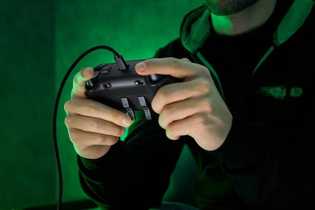 Игровой контроллер Wolverine V2 Chroma Razer Wolverine V2 Chroma (RZ06-04010100-R3M1) — для бизнеса и офиса